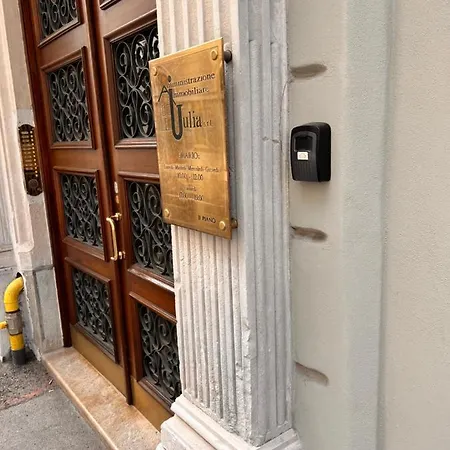 Mansarda Mazzini * ترييستي