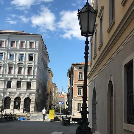 Mansarda Mazzini 的里雅斯特